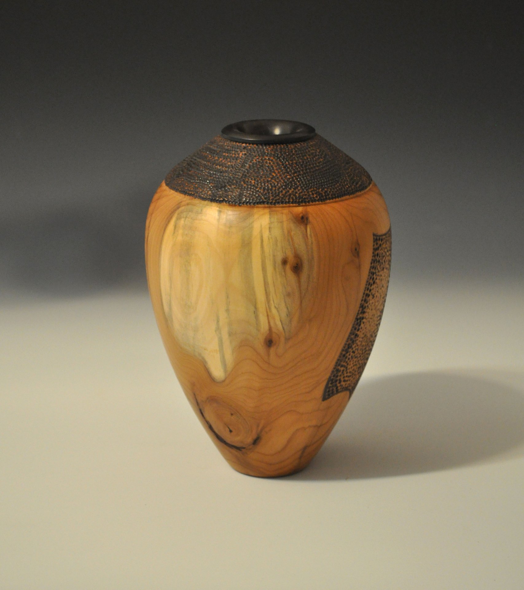 Branded vase in yew