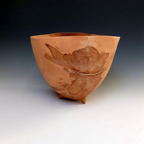 Bowl with feet and natural forming