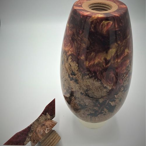 Burl and Resin Urn Picture 2