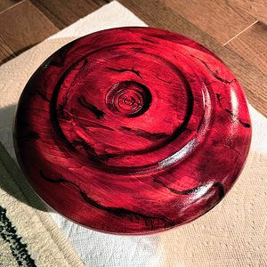 Red and gold dish bottom