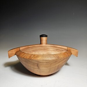 'Ridgeback' lidded vessel