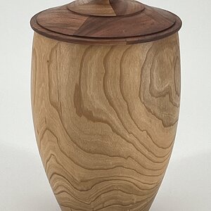 Serial 24024 Model CCDE0408 End Grain Lidded Container