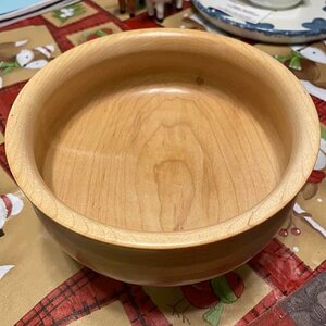 Plain maple bowl