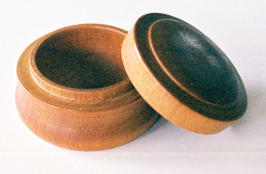 Afrr. Mahogany Lidded Box