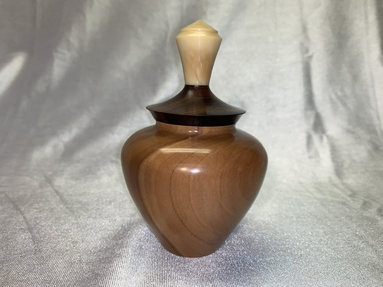 Apple Hollow Form Box