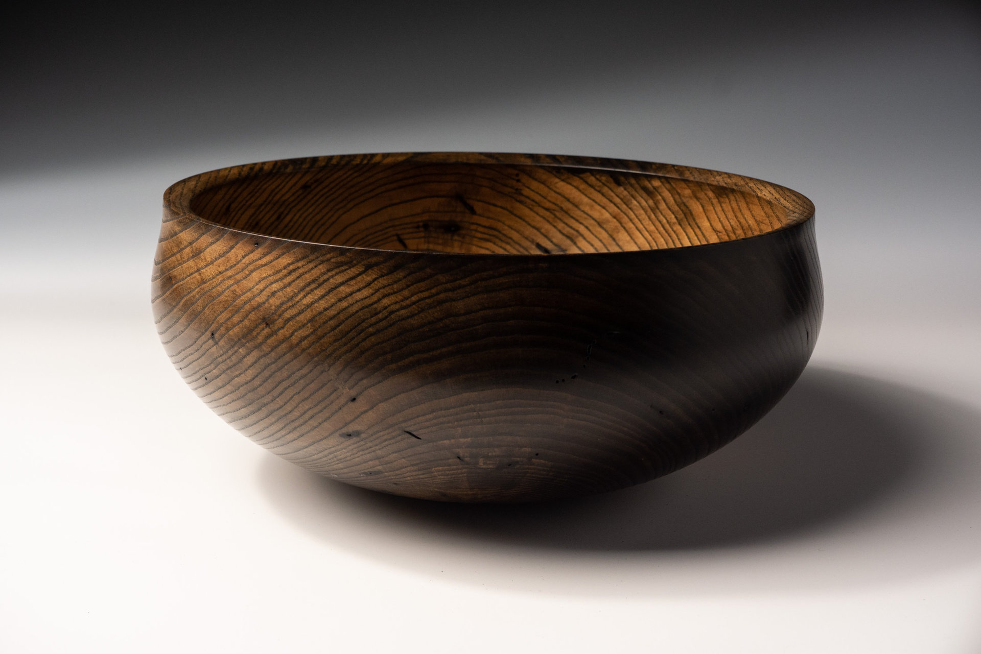 Ash Bowl with a Sloped fashion Rim.