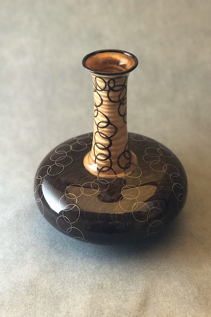 Chain vase
