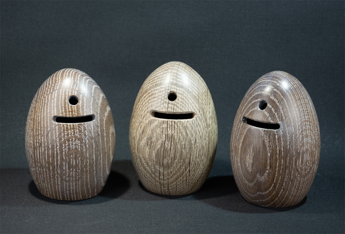 Egg-shaped money boxes as Christmas presents