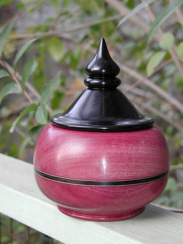 lidded vessel