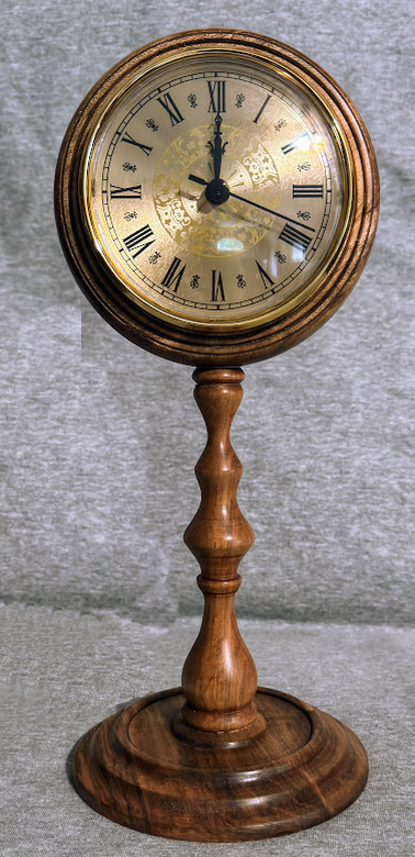 Pedestal clock