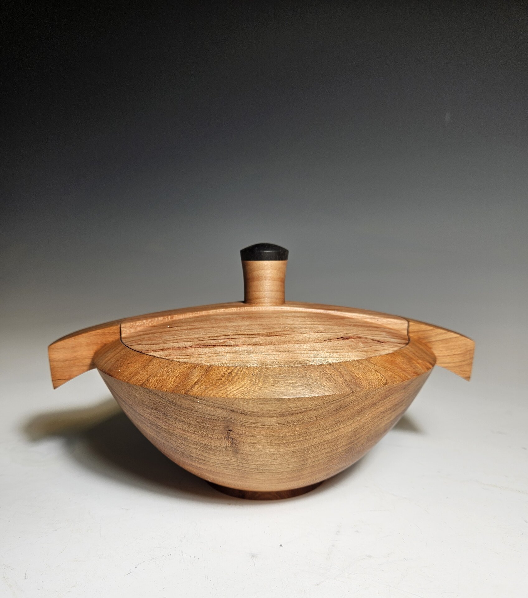 'Ridgeback' lidded vessel