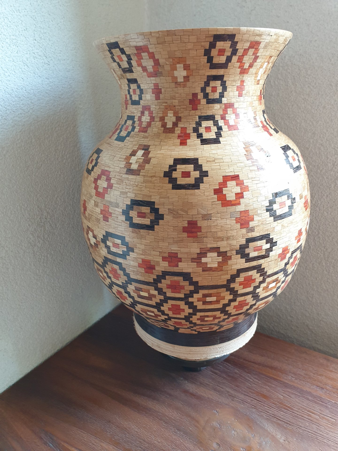 segmented vase 6272 pieces