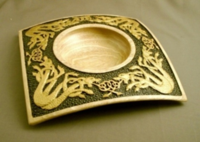 Square_Edge_Bowl_with_Celtic_Motif