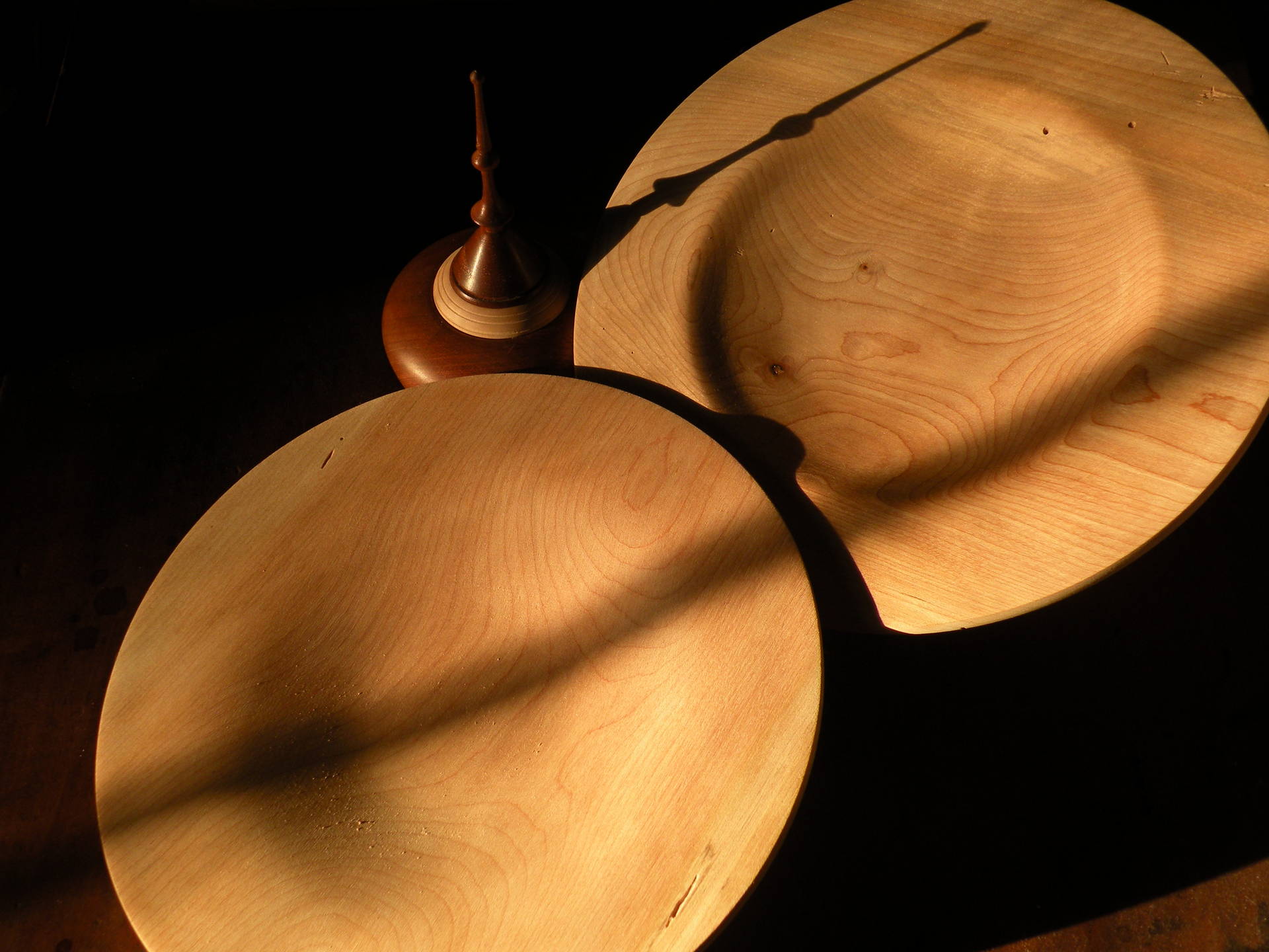 Two cherry platters and a small lidded vessel