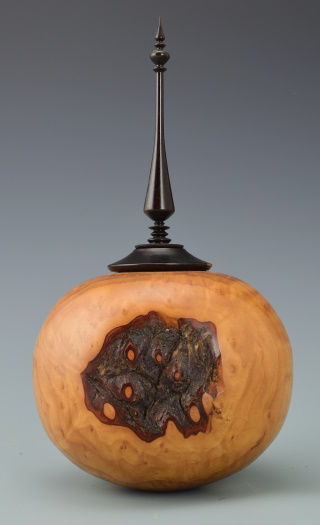 Vessel with finial