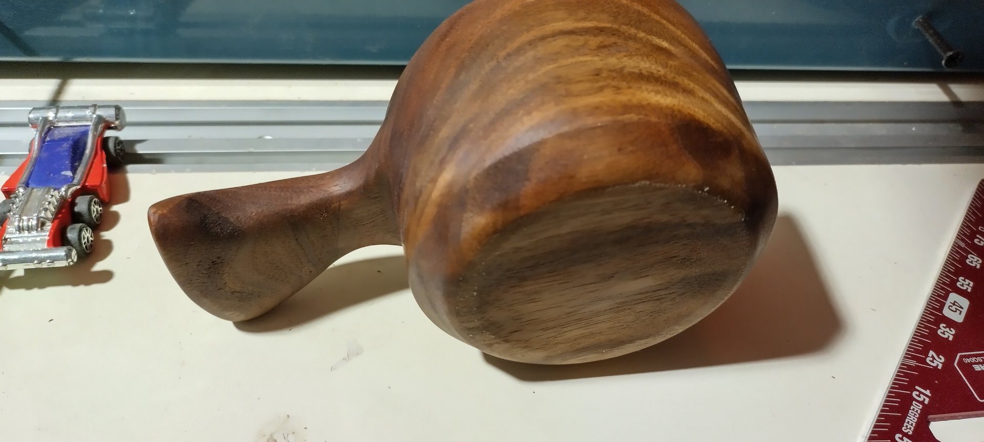 Walnut mug sapwood bottom
