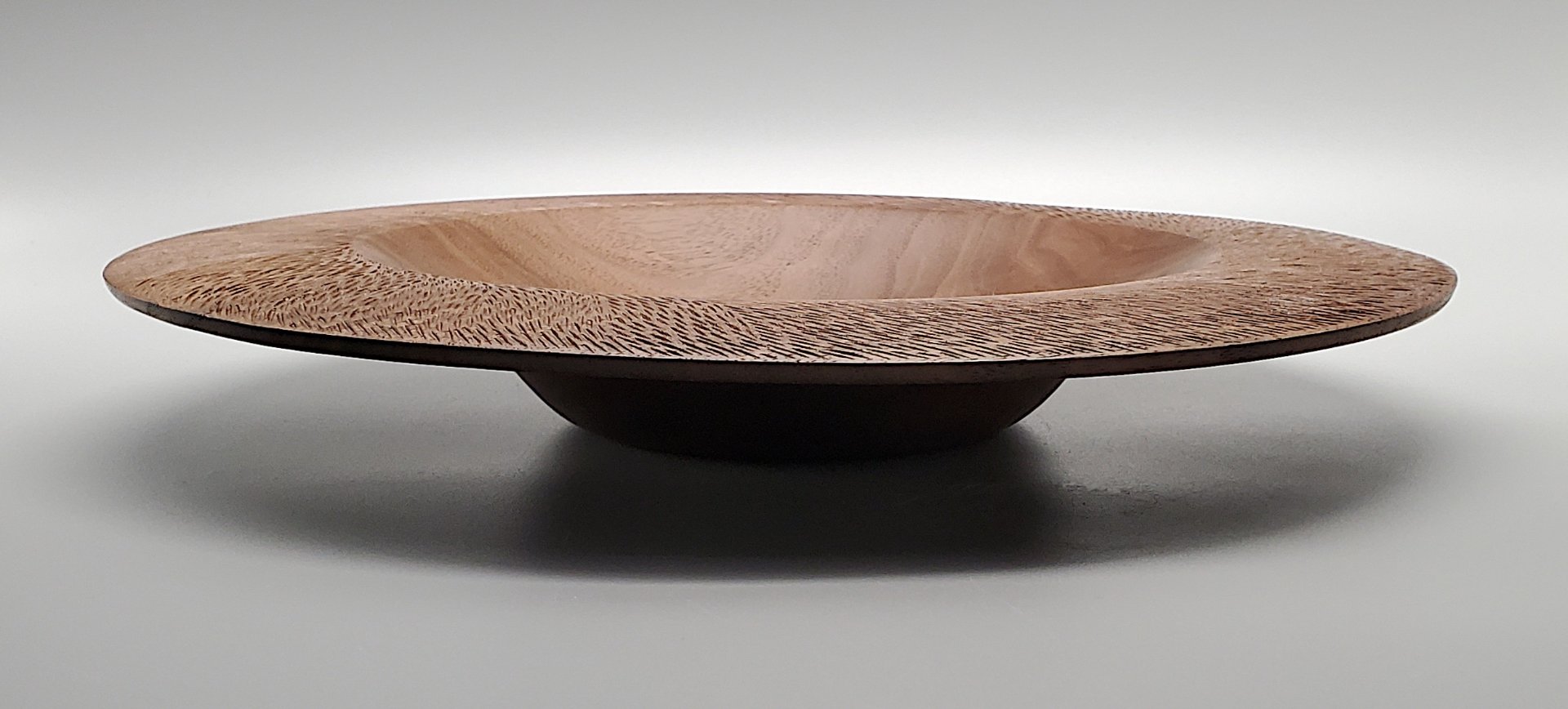 Walnut Wide-rimmed hand-carved Bowl/Plate